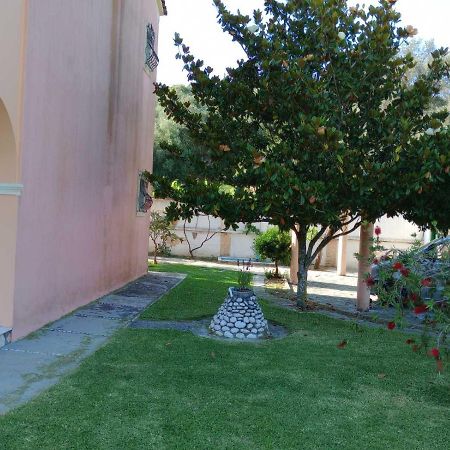 Pool Villa Grigoris Aspiotades Exterior photo