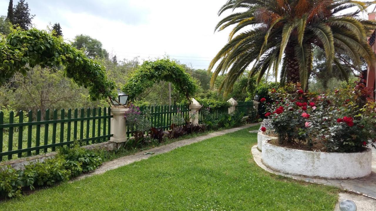 Pool Villa Grigoris Aspiotades Exterior photo