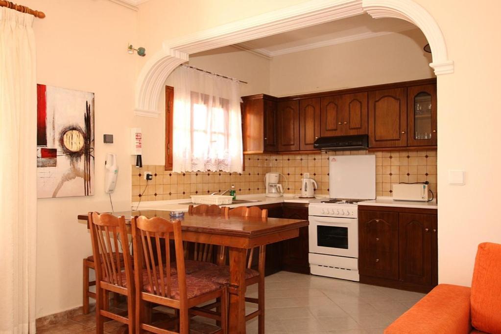 Pool Villa Grigoris Aspiotades Exterior photo