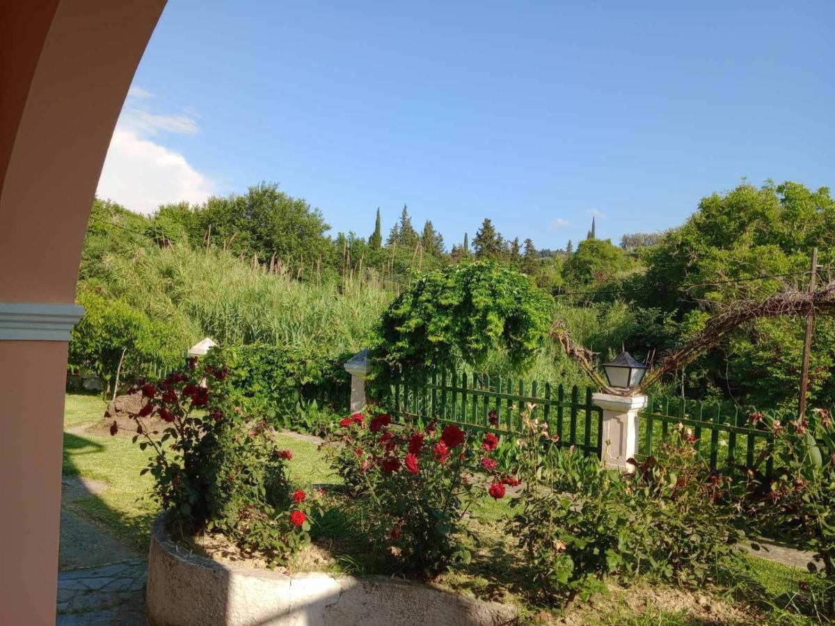 Pool Villa Grigoris Aspiotades Exterior photo