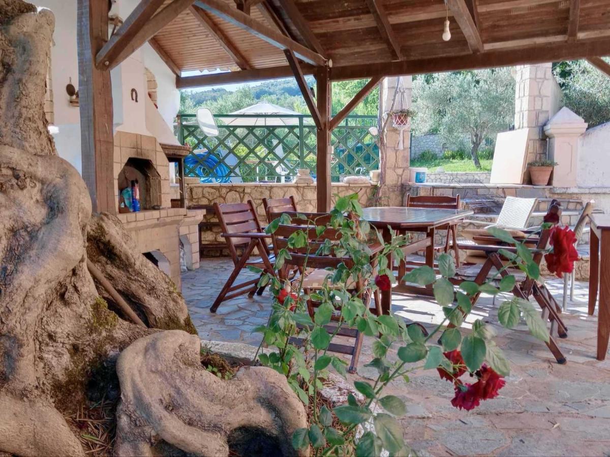 Pool Villa Grigoris Aspiotades Exterior photo